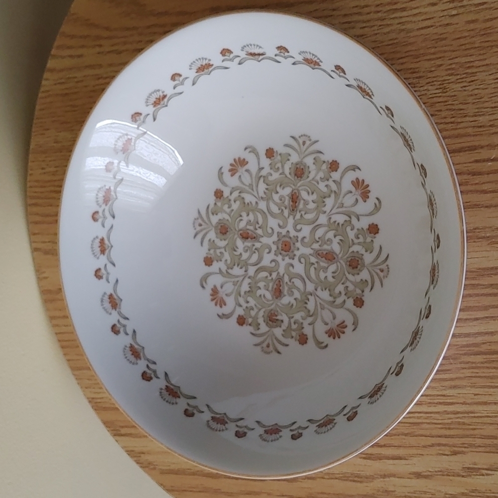 Dynasty Floret Japan‎ Fine porcelain serving bowl